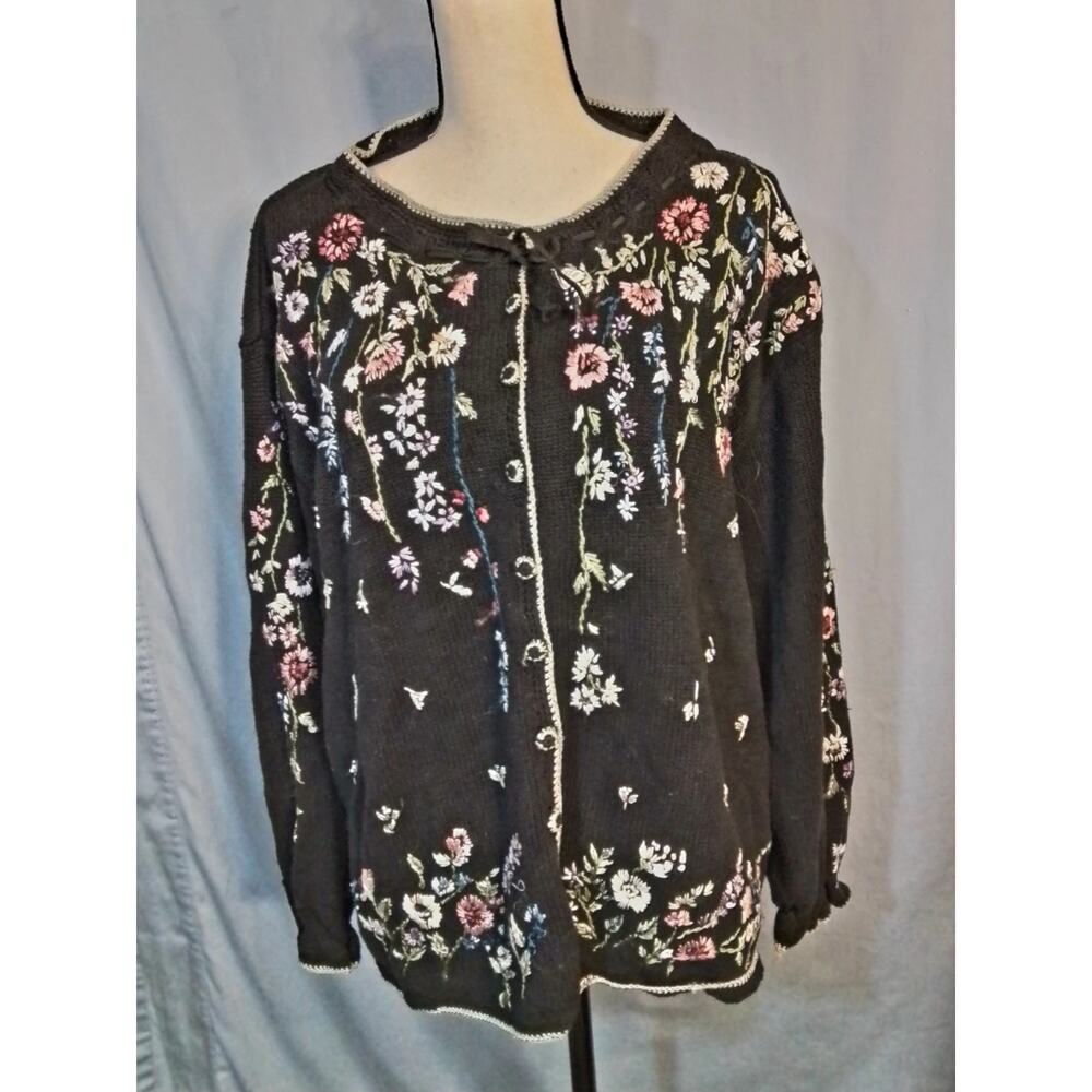 Vintage warm cottage sweater with embroidery flowers